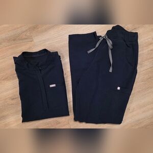 Figs Women's Scrub Set - Top & Bottom